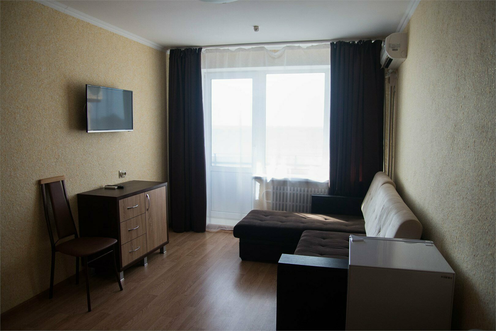 Корпус "Морской" 2-ком. 3-местный "Джуниор-сюит" с видом на степь