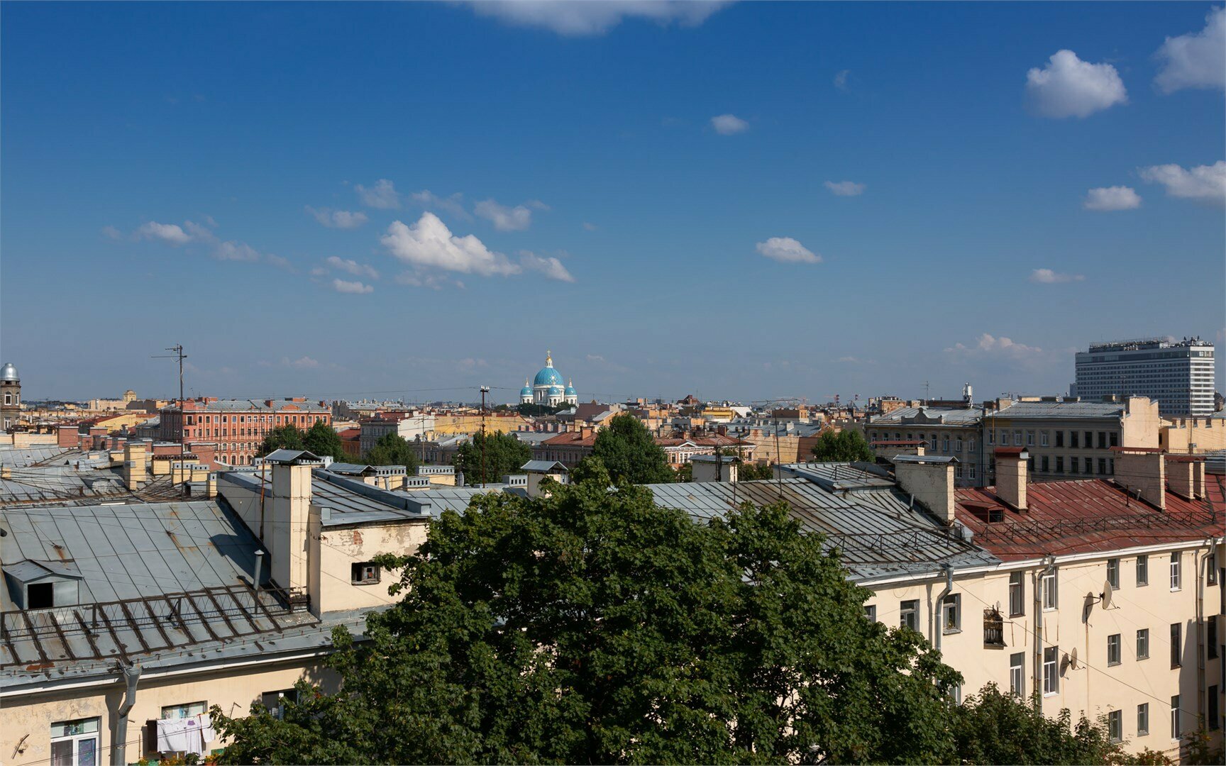 Делюкс с одной большой кроватью размера "King size" (с видом на город)