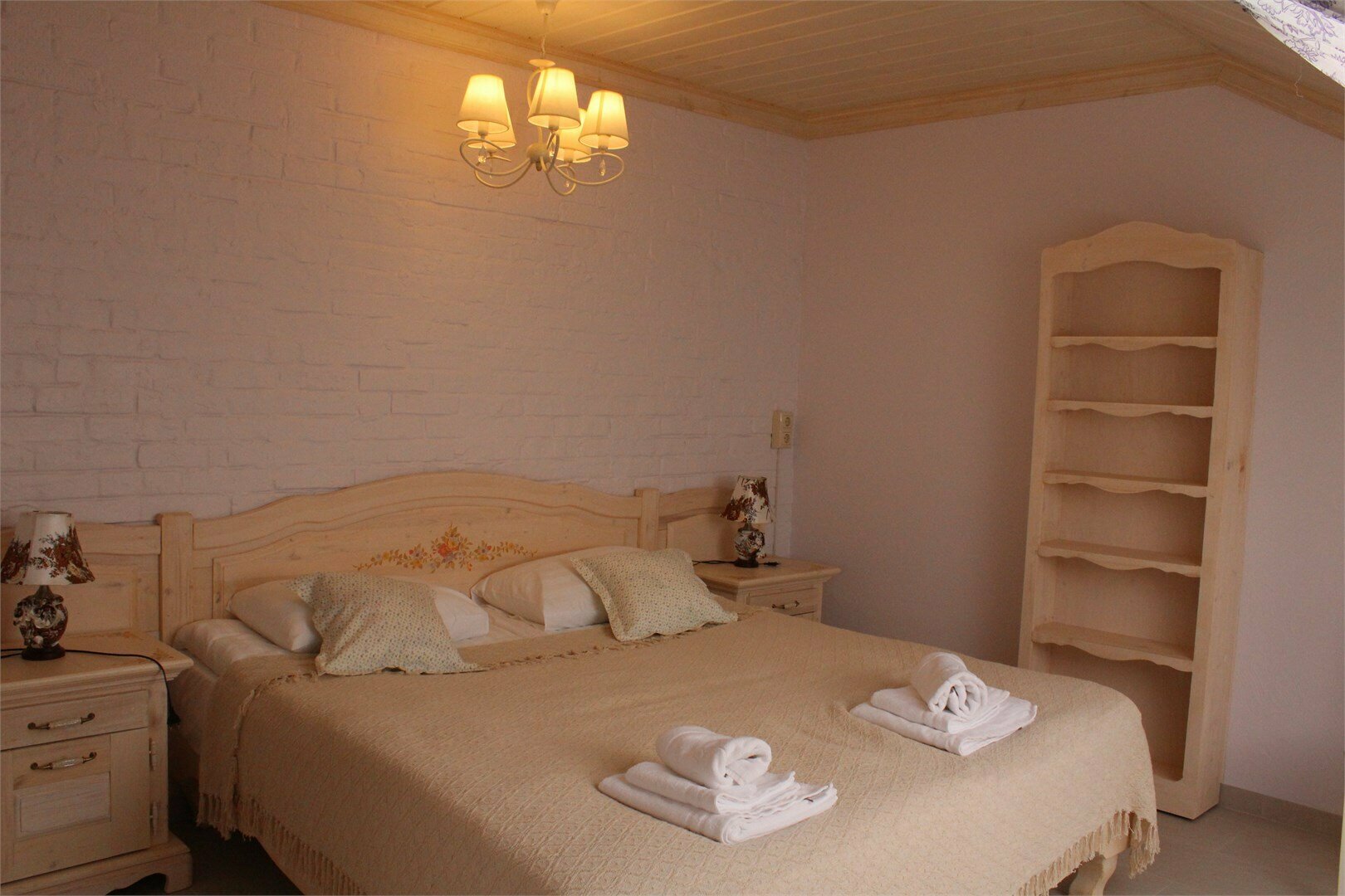 Трёхместный мансардный номер Люкс