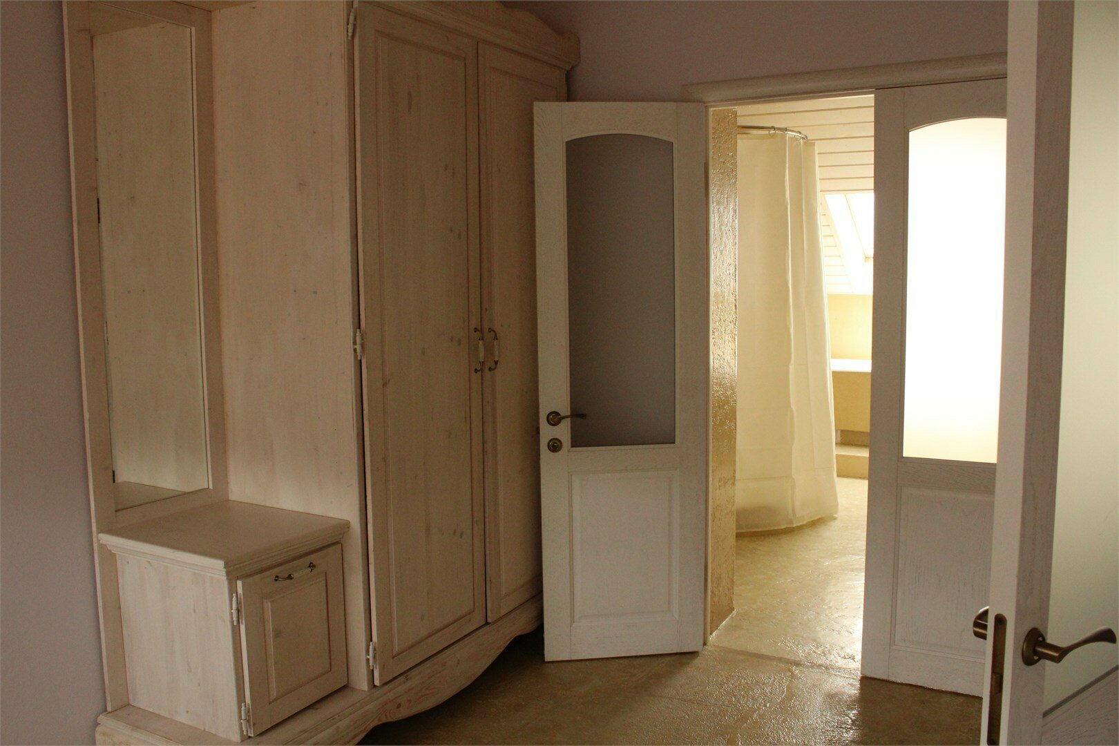 Трёхместный мансардный номер Люкс