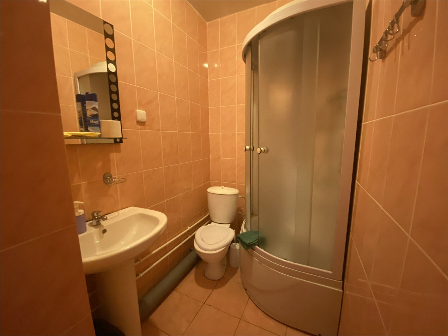 Двухместный номер ЭКОНОМ с двуспальной кроватью с собственными удобствами