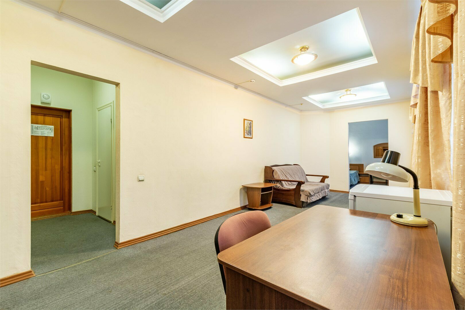 Четырехместный номер СТАНДАРТ УЛУЧШЕННЫЙ с двумя полутораспальными и двумя односпальными кроватями и собственными удобствами