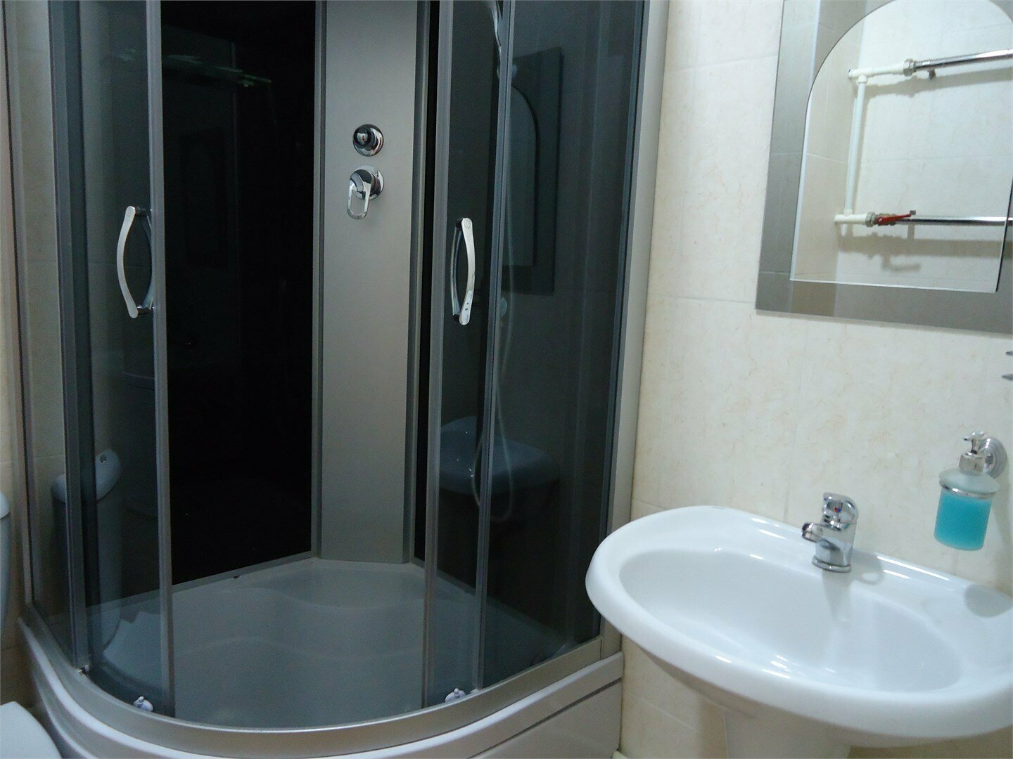 Двухместный номер с 2 отдельными кроватями и душем