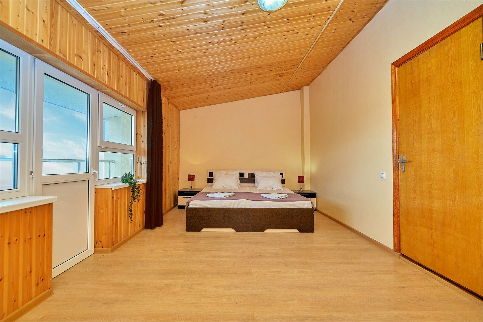 Четырехместный номер СЕМЕЙНЫЙ (3х-комнатный, мансардный)