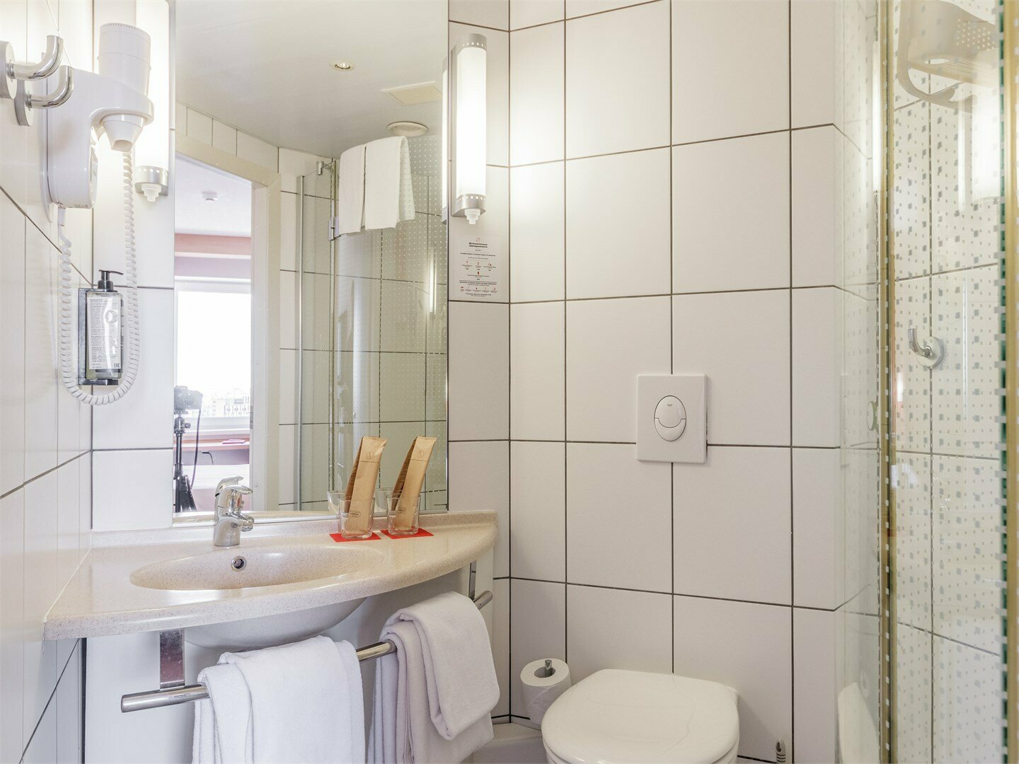 Номер Standard, вид во двор или на город - с двуспальной кроватью