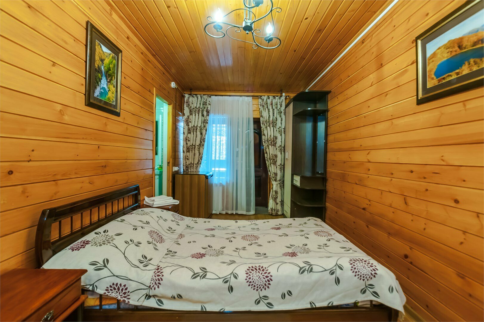 Двухместный номер с 1 кроватью или 2 отдельными кроватями и собственной ванной комнатой