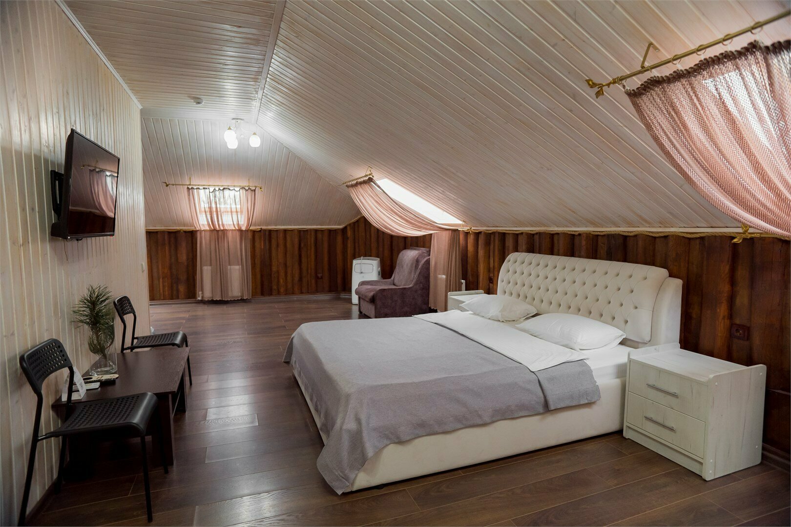 Улучшенный 2-х местный на мансарде 16+ (полупансион)