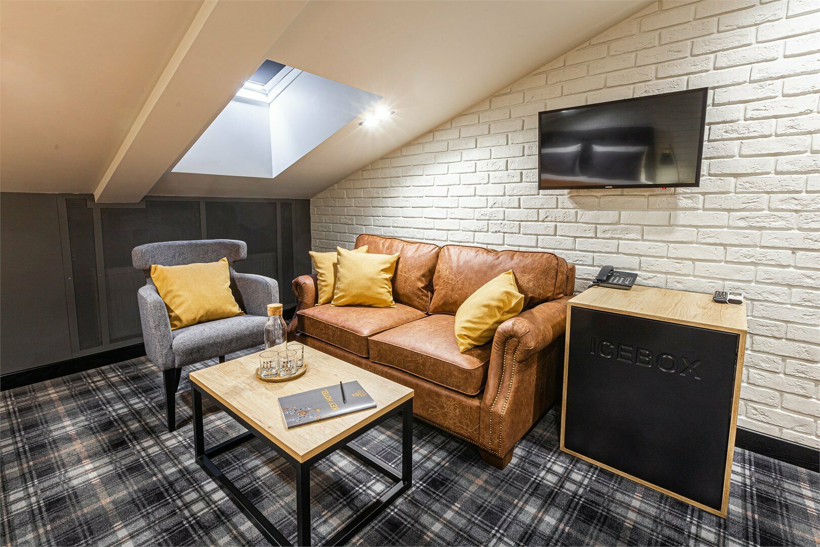 Двухместный номер с одной кроватью на мансардном этаже.