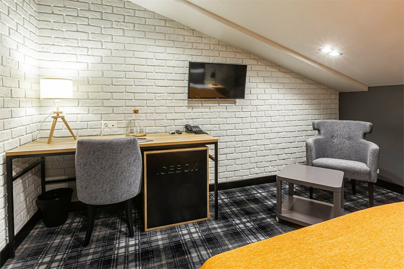 Стандартный двухместный номер на мансардном этаже.