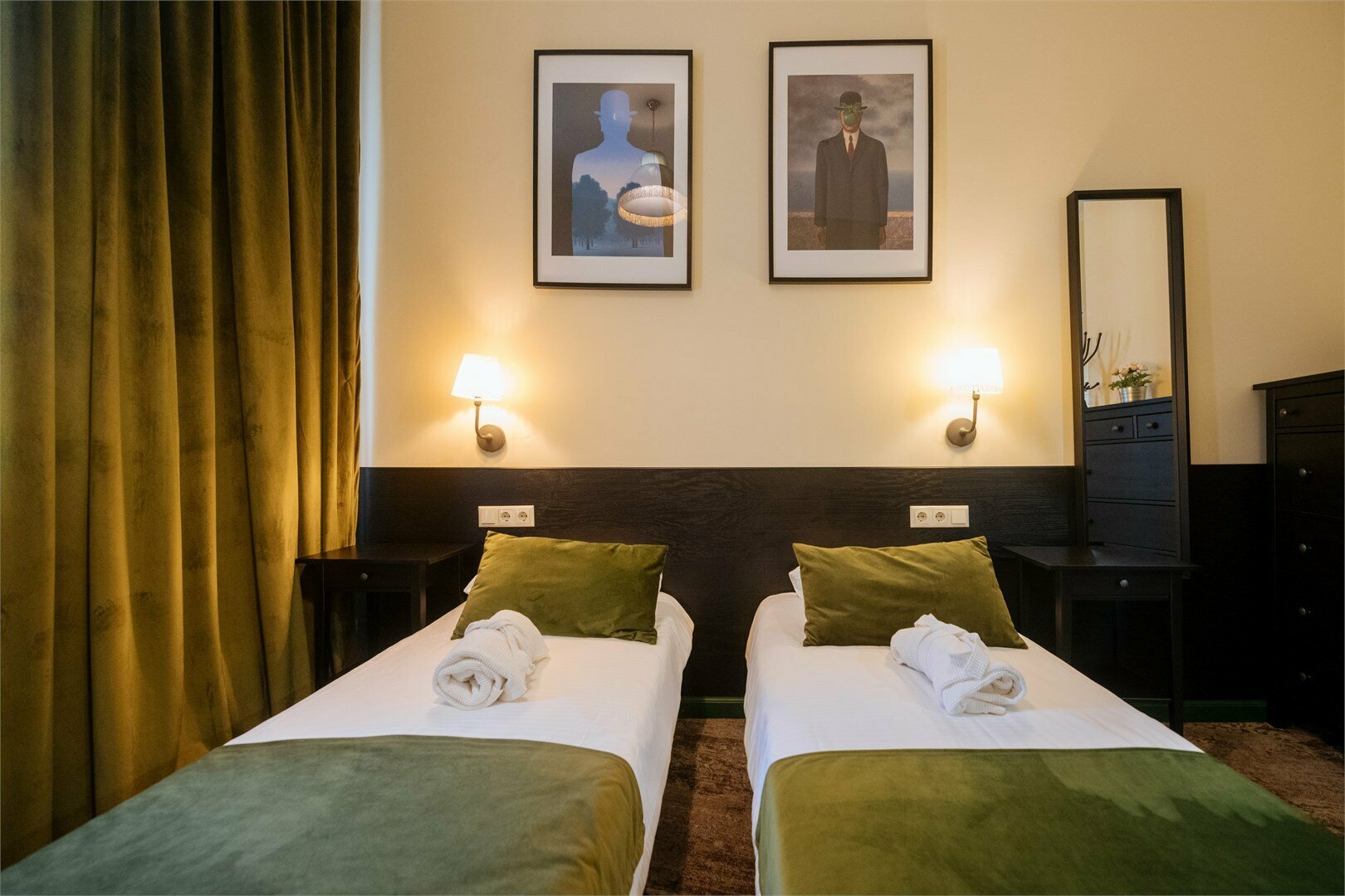 Номер Делюкс с 1 кроватью или 2 отдельными кроватями и дополнительной кроватью