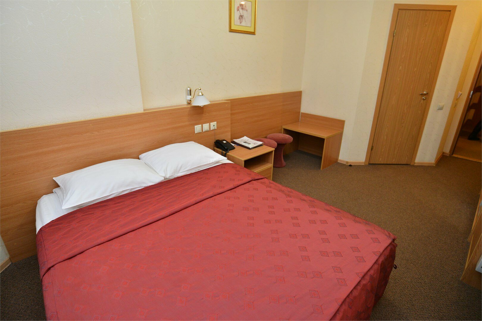 Студия с большой кроватью