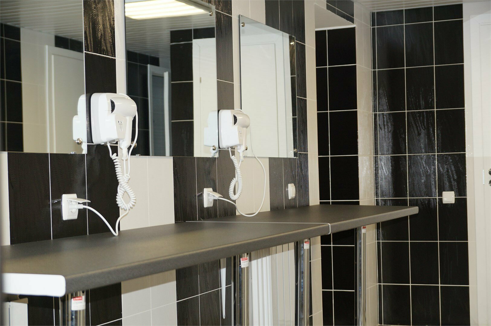 Семейный номер с общей ванной комнатой