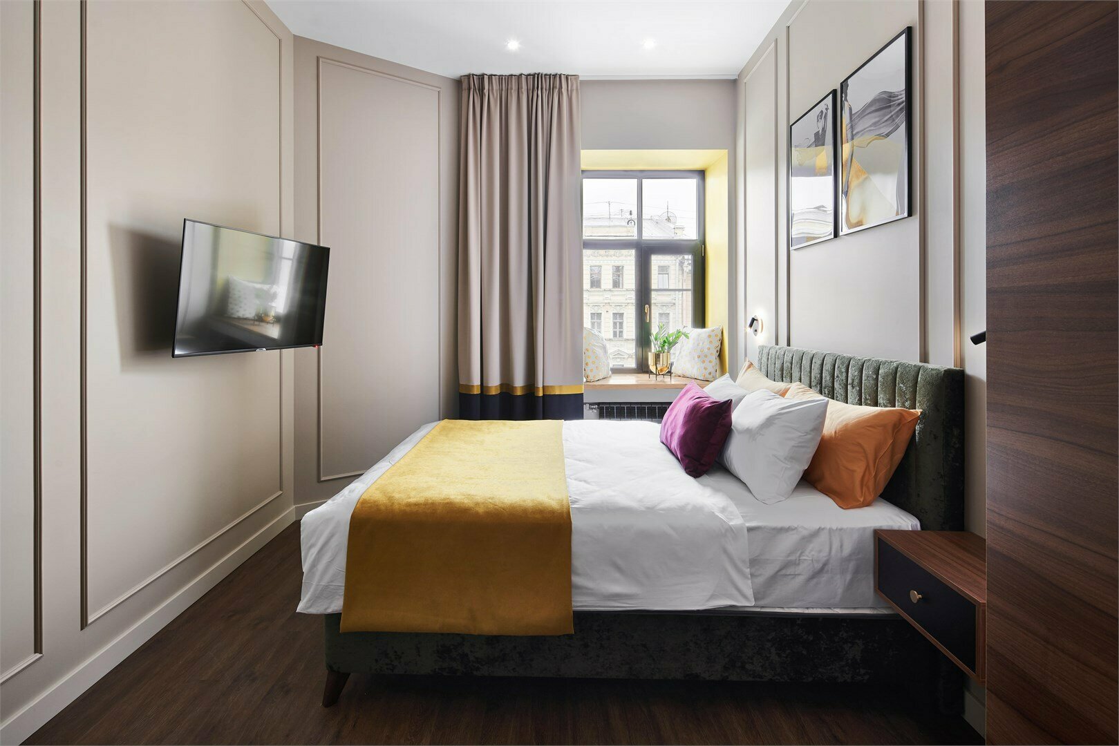 Номер-студио с видом на Невский проспект