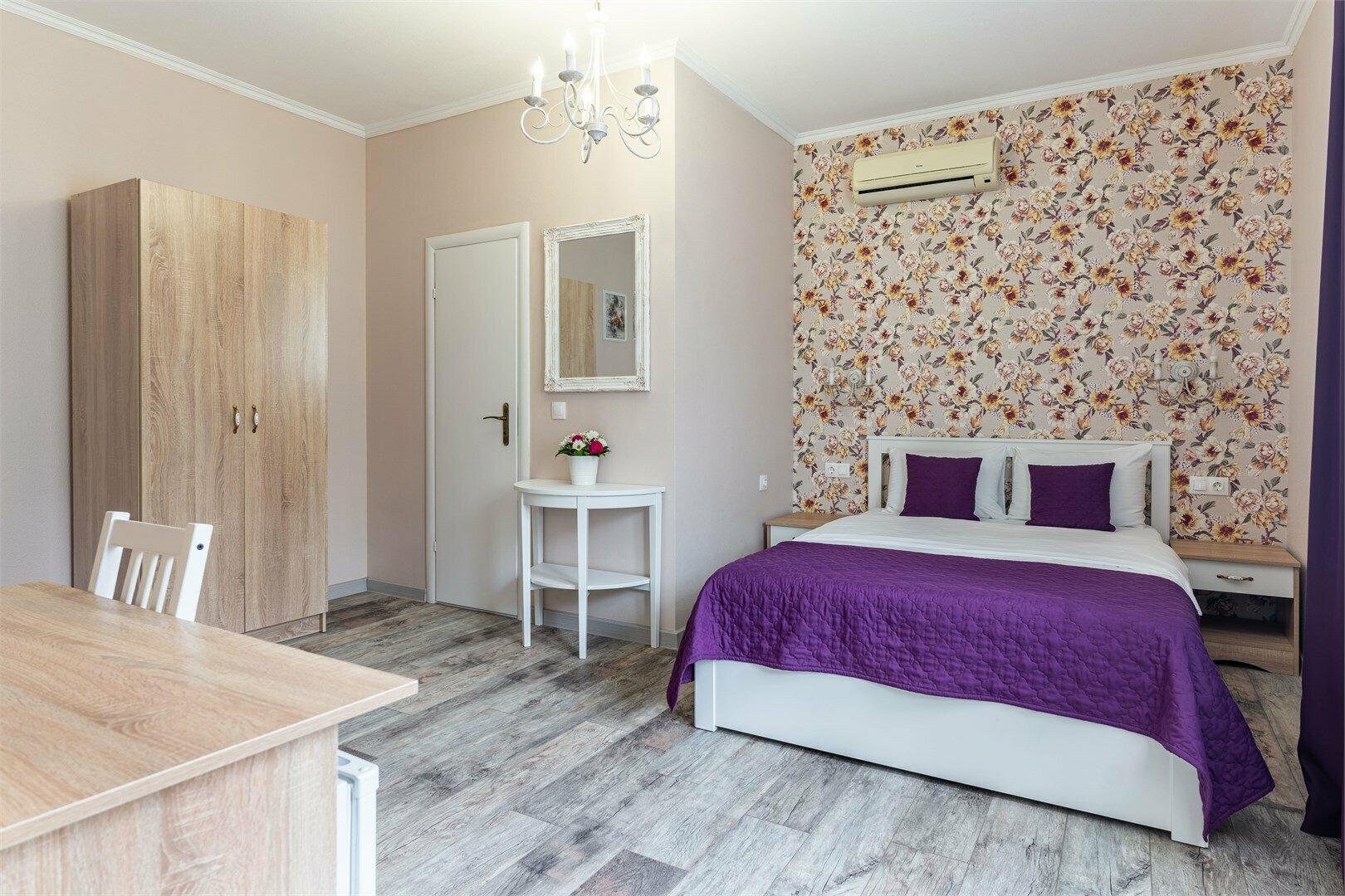 Улучшенный двухместный номер с 1 кроватью или 2 отдельными кроватями, вид на город