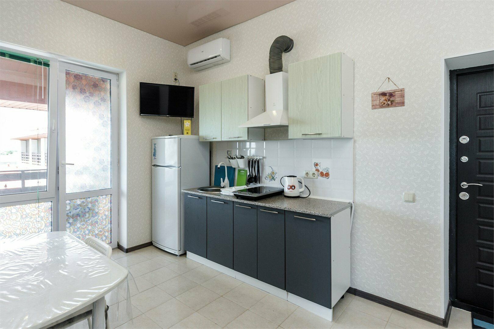 Апартаменты люкс двухкомнатные с большой лоджией и видом на море  ‌(3 этаж)