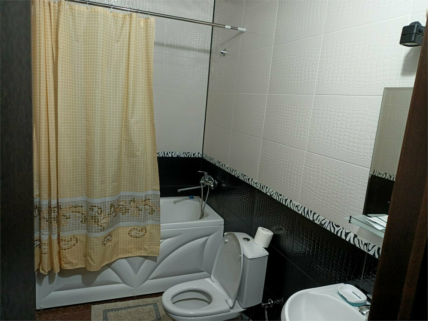 ПРОСТОРНЫЙ НОМЕР КЛАССА ДЕЛЮКС С ВИДОМ НА МОРЕ И БАЛКОНОМ