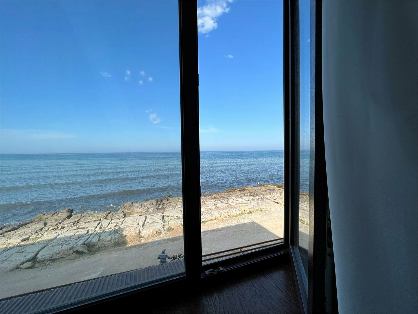 ПРОСТОРНЫЙ НОМЕР КЛАССА ДЕЛЮКС С ВИДОМ НА МОРЕ И БАЛКОНОМ