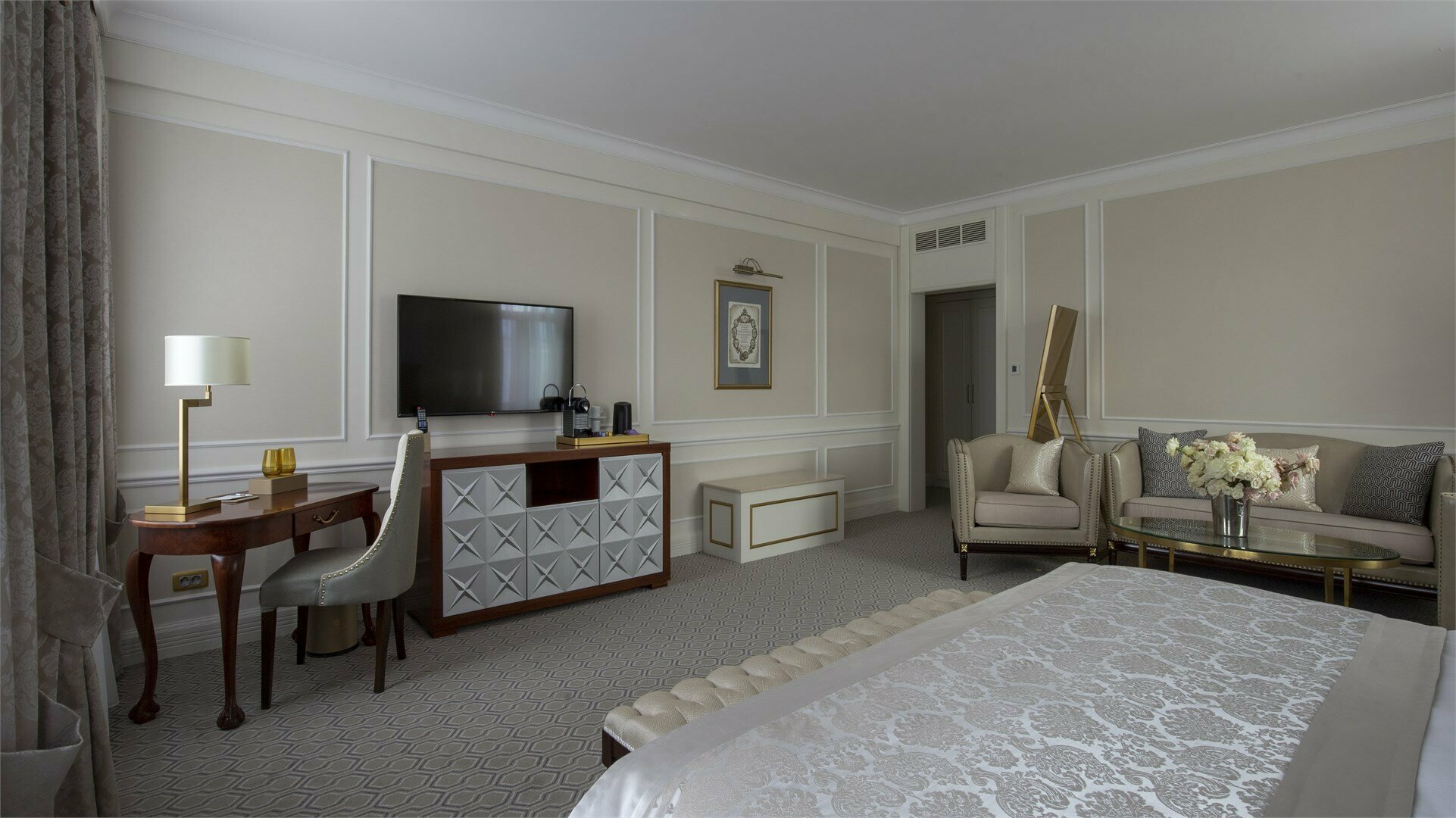 Джуниор Сюит