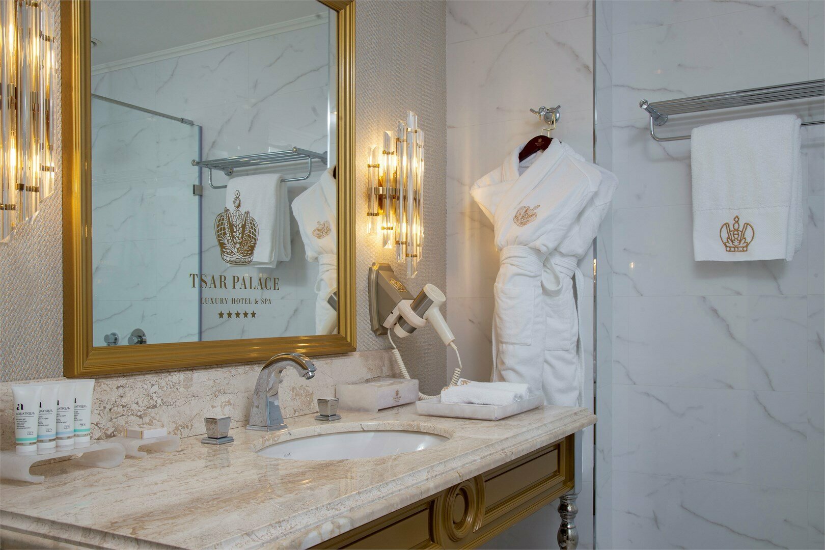 Классик с 1 кроватью с видом в атриум