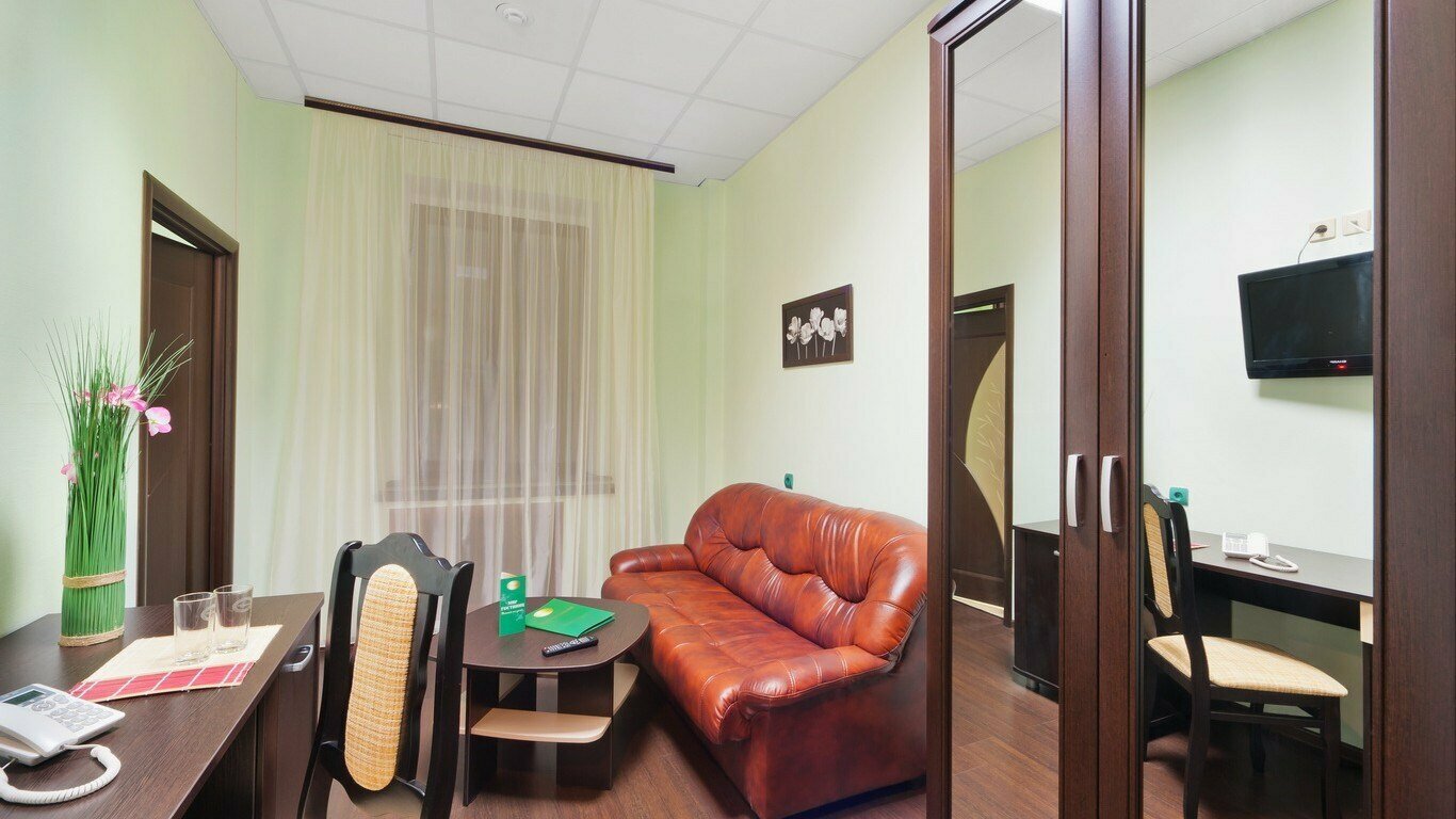 Комфорт /Comfort Double Room (двухкомнатный номер с одной двуспальной кроватью)