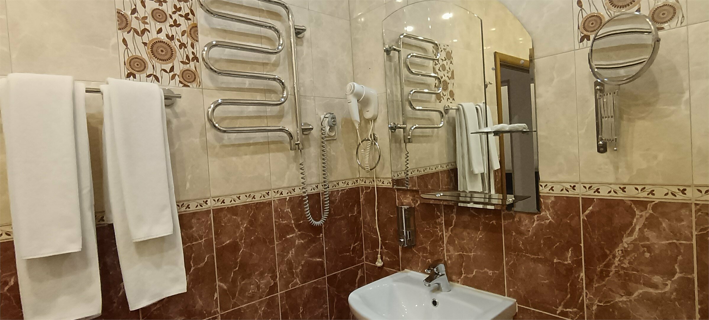 Двухкомнатный семейный стандарт с двуспальной кроватью и дополнительным спальным местом