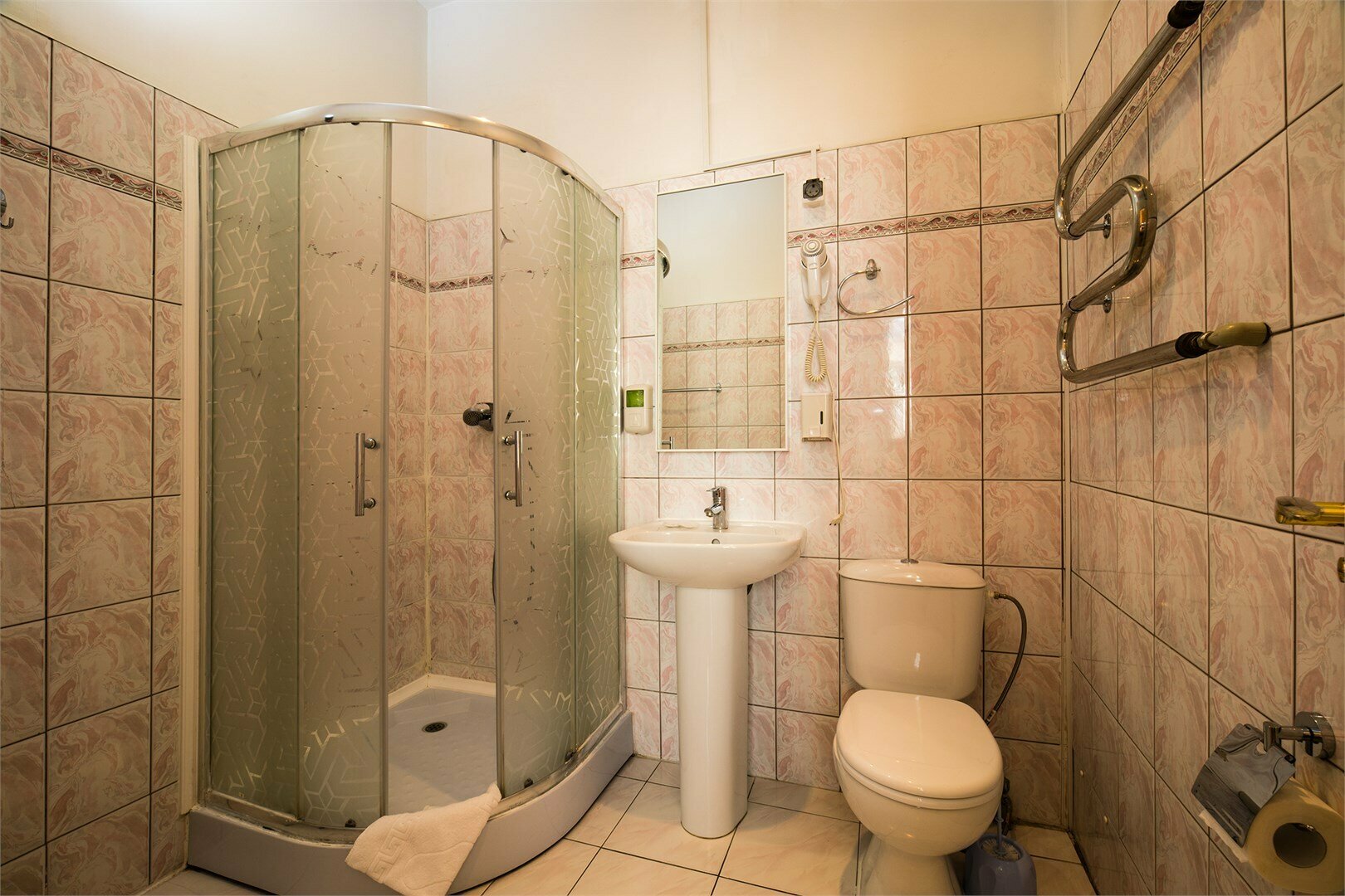 Стандарт двухместный с двумя раздельными  кроватями и дополнительным местом