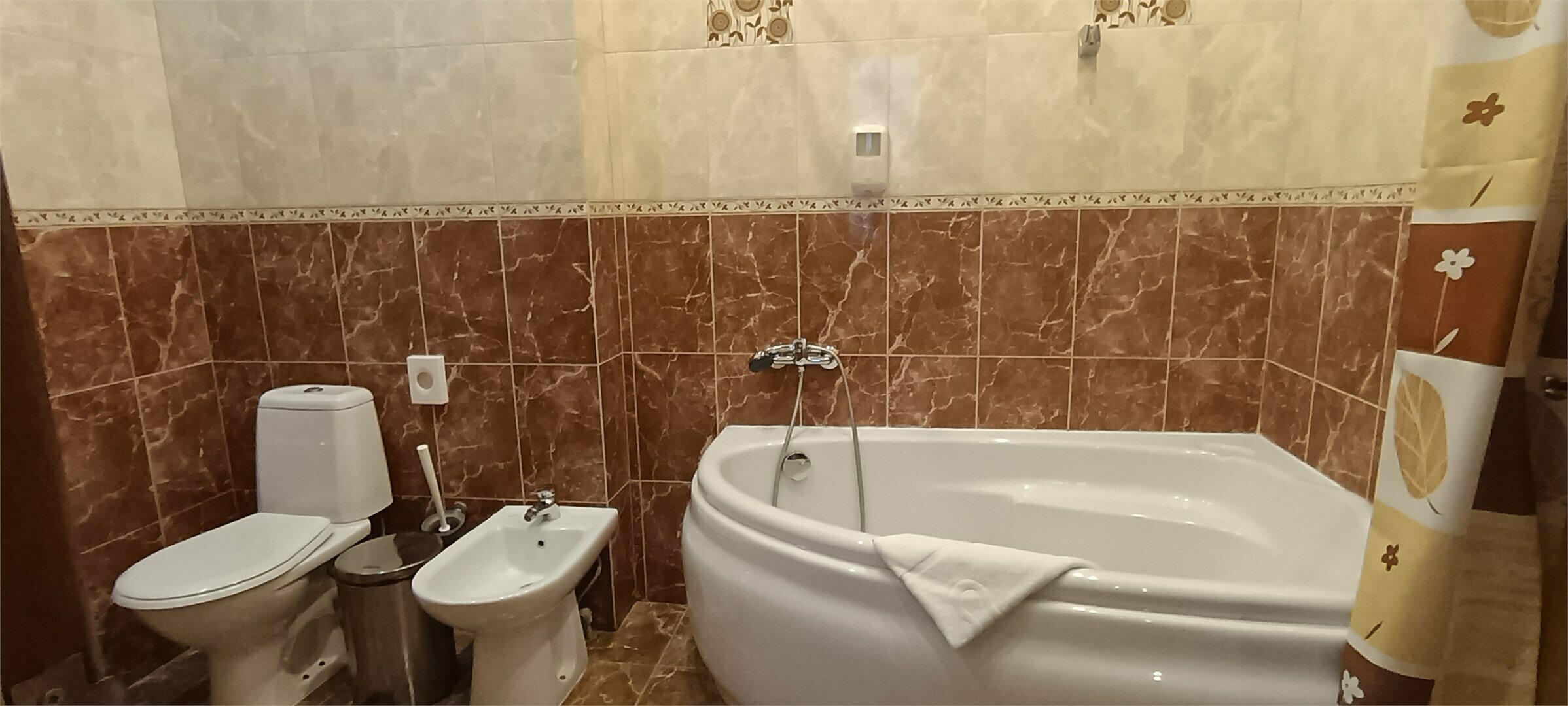 Двухкомнатный семейный стандарт с двуспальной кроватью и дополнительным спальным местом