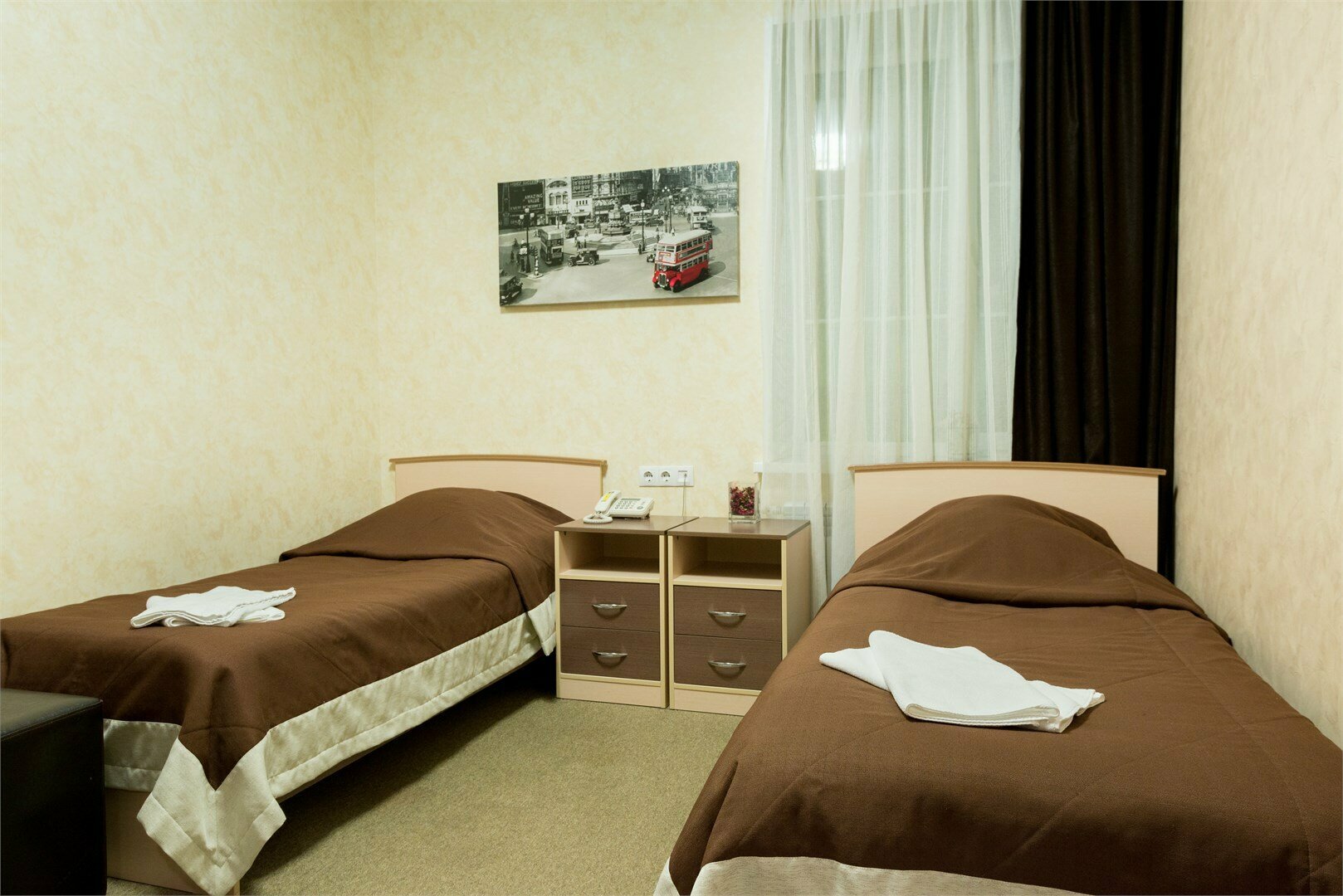 ЭКОНОМ, номер с двумя односпальными кроватями и общей ванной комнатой (ауд)