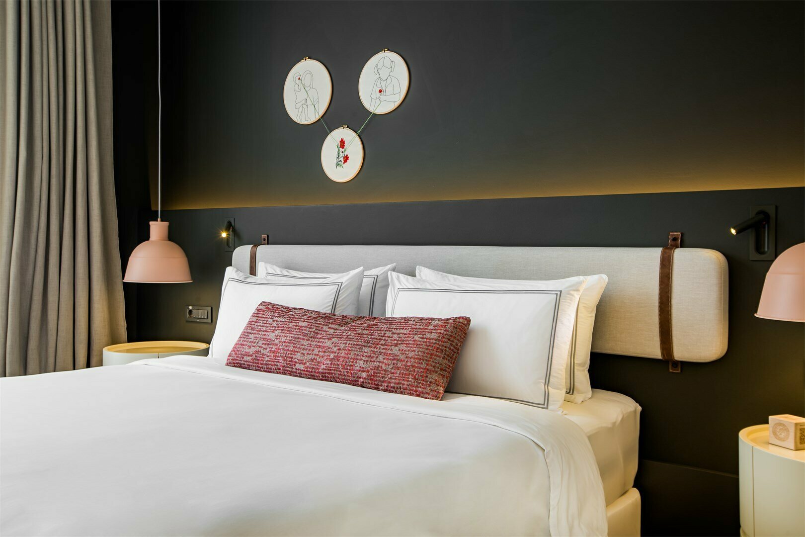 Двухместный номер NEO Комфорт с одной большой кроватью