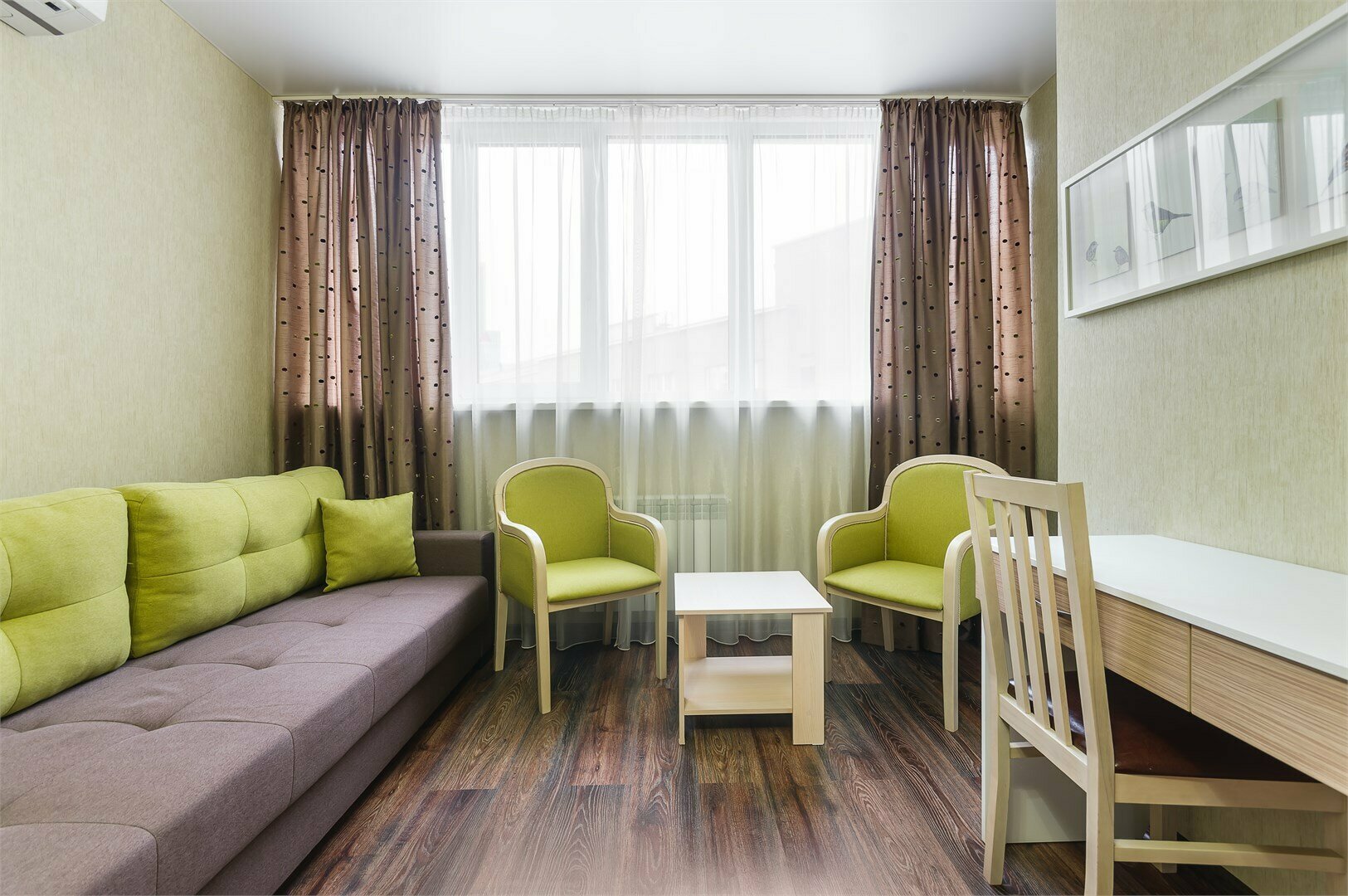 Однокомнатный номер бизнес-класса с гостиной-спальней и кухней