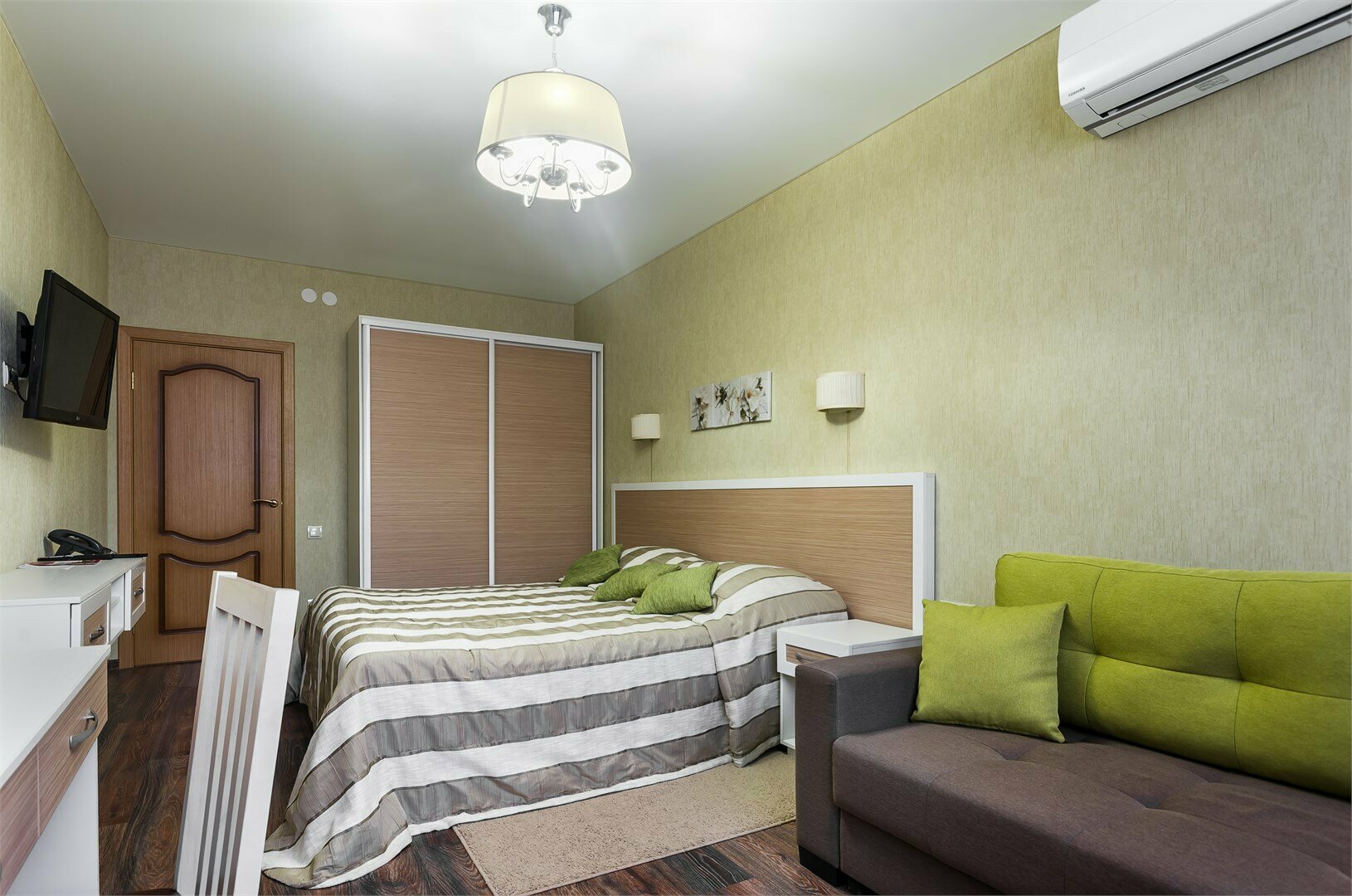 Однокомнатный номер бизнес-класса с гостиной-спальней и кухней