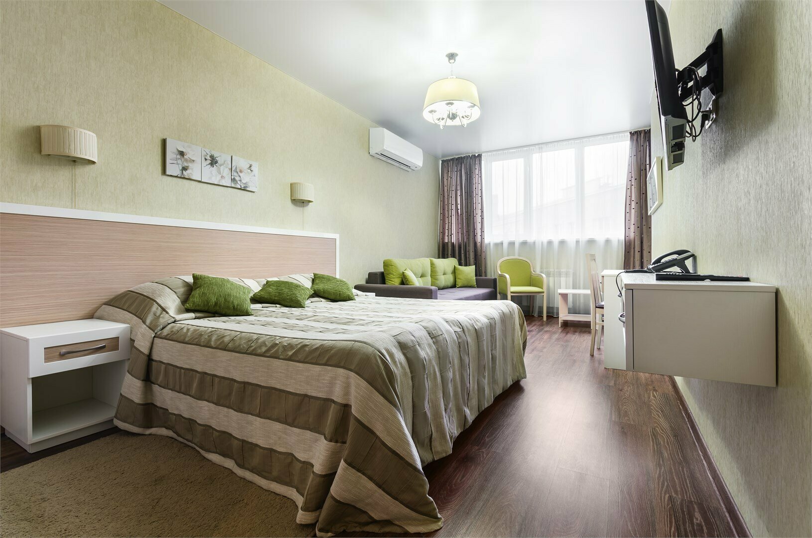 Однокомнатный номер бизнес-класса с гостиной-спальней и кухней