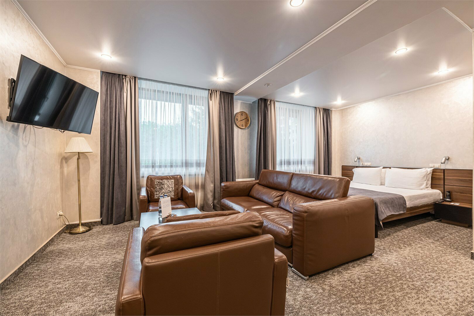 Джуниор Сюит