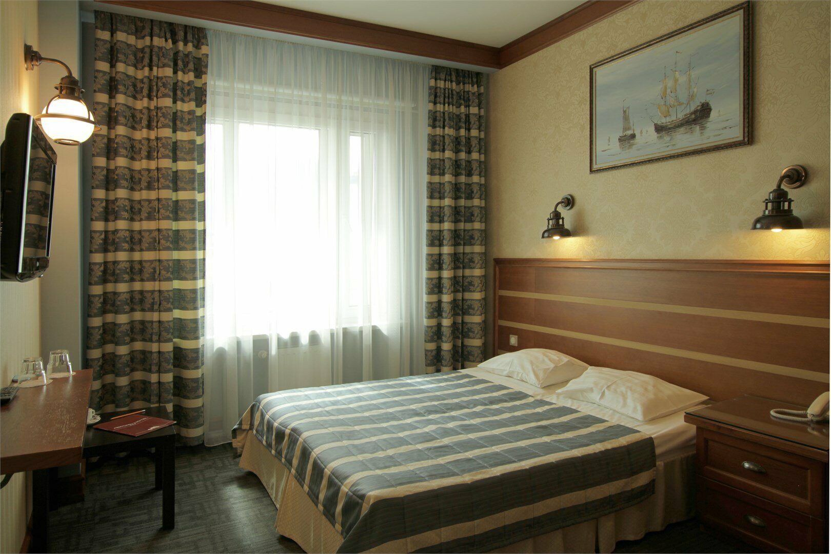 Стандартный номер с 1 двуспальной кроватью