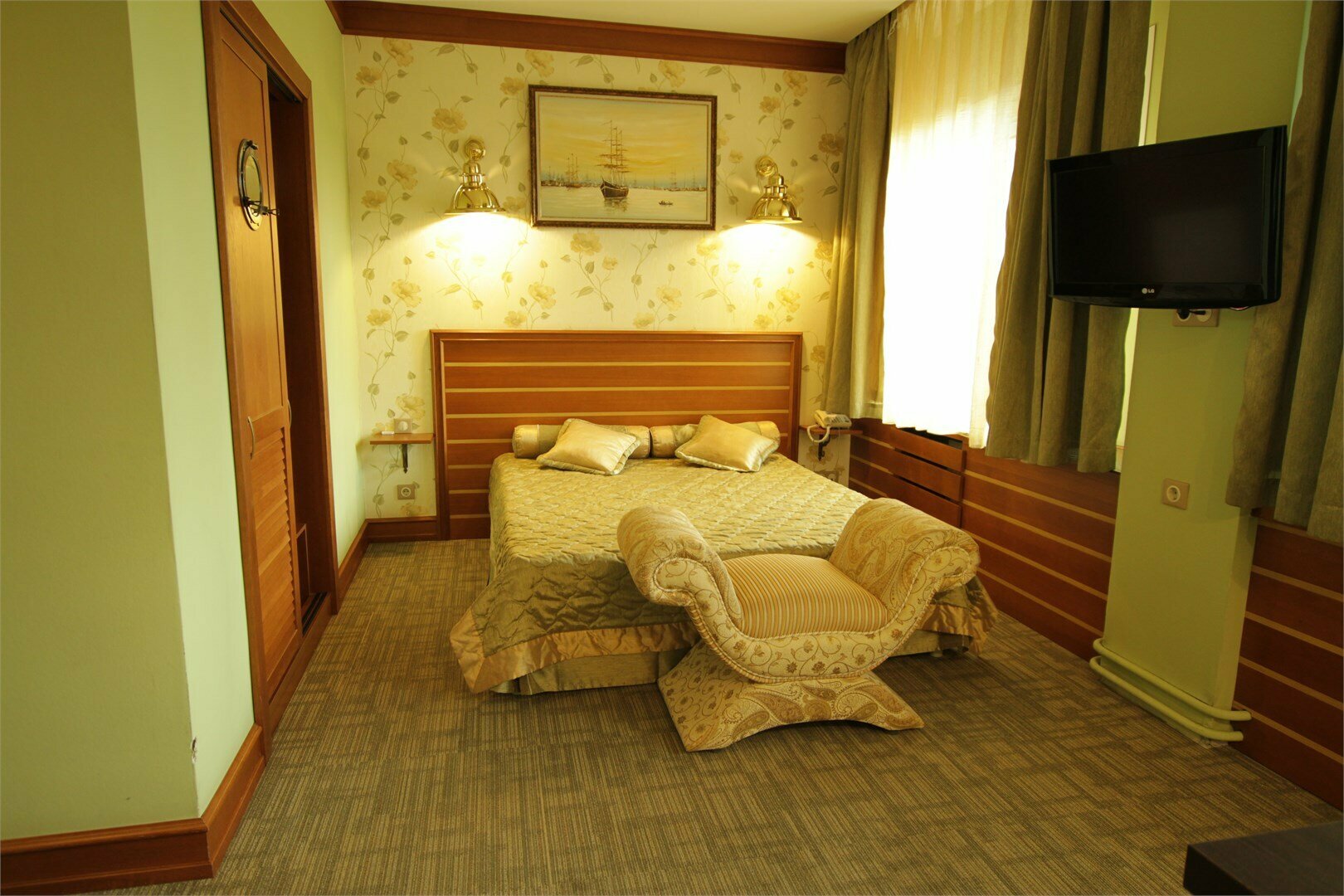 Номер Полулюкс