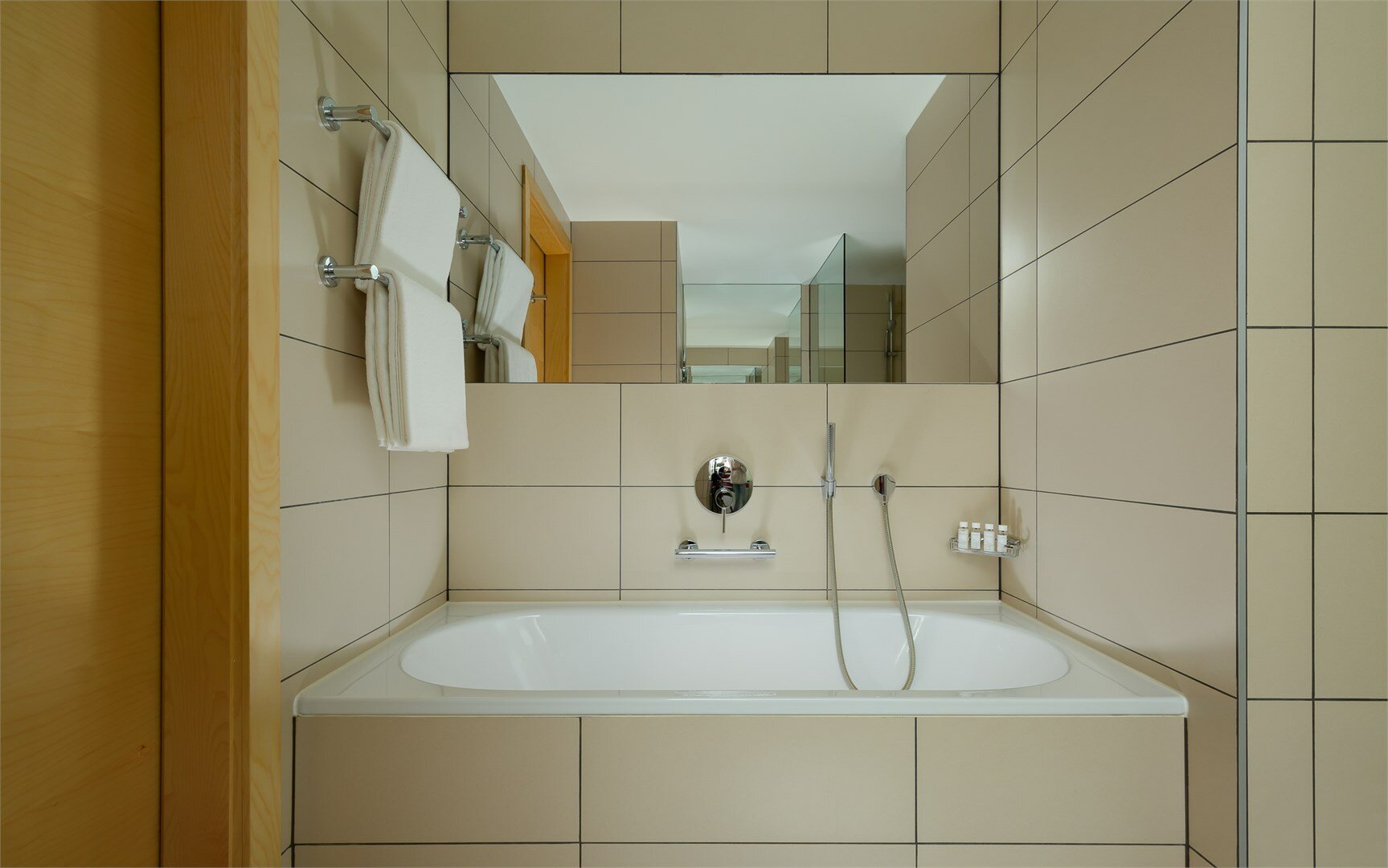 Премиум номер с двумя раздельными кроватями и доступом в Гостиную Клубного этажа, Завтрак включен