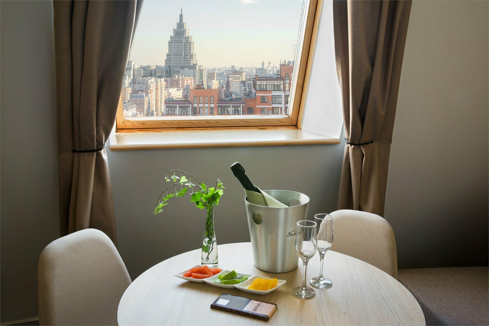 Номер Executive, с панорамным видом на город - с двуспальной кроватью и диваном-кроватью