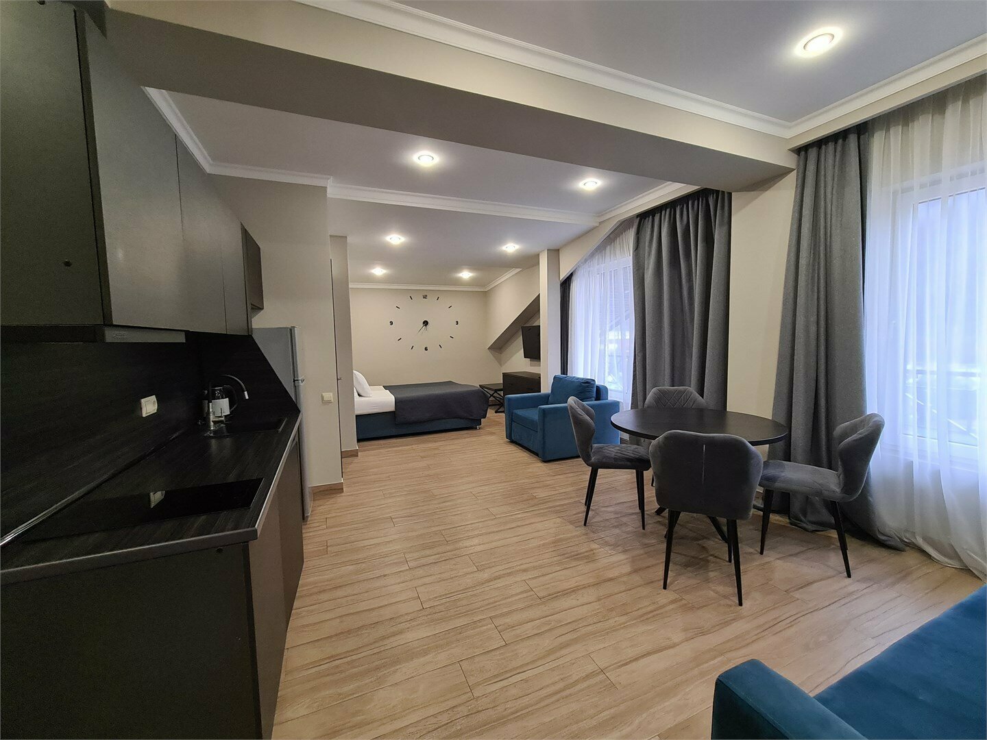 Двухкомнатные Апартаменты с террасой и видом на горы