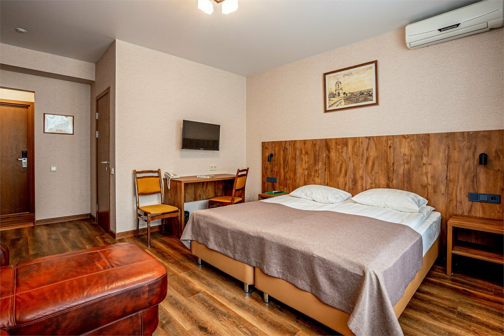 Улучшенный двухместный номер с 1 кроватью или 2 отдельными кроватями, вид на город