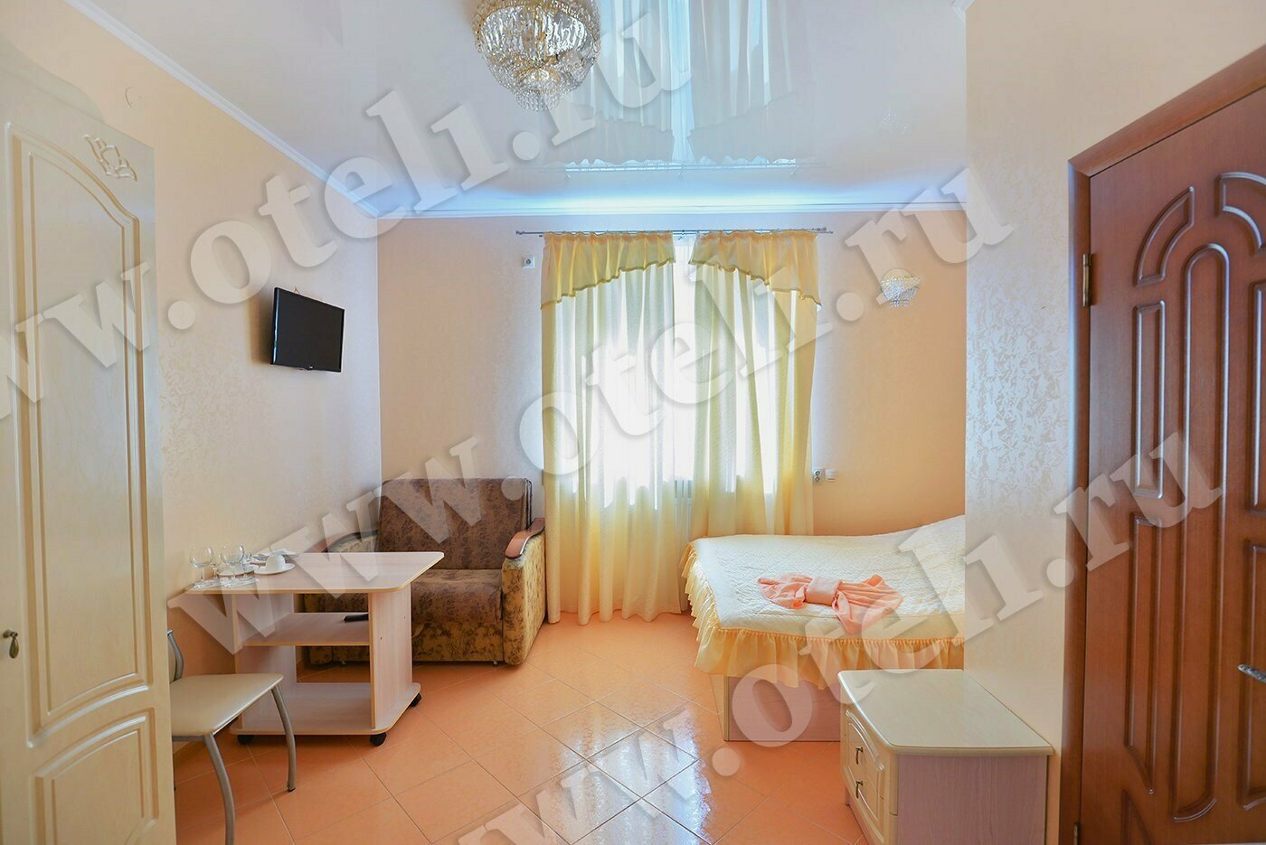 Стандартный двухместный номер с 1 кроватью и диван/кроватью