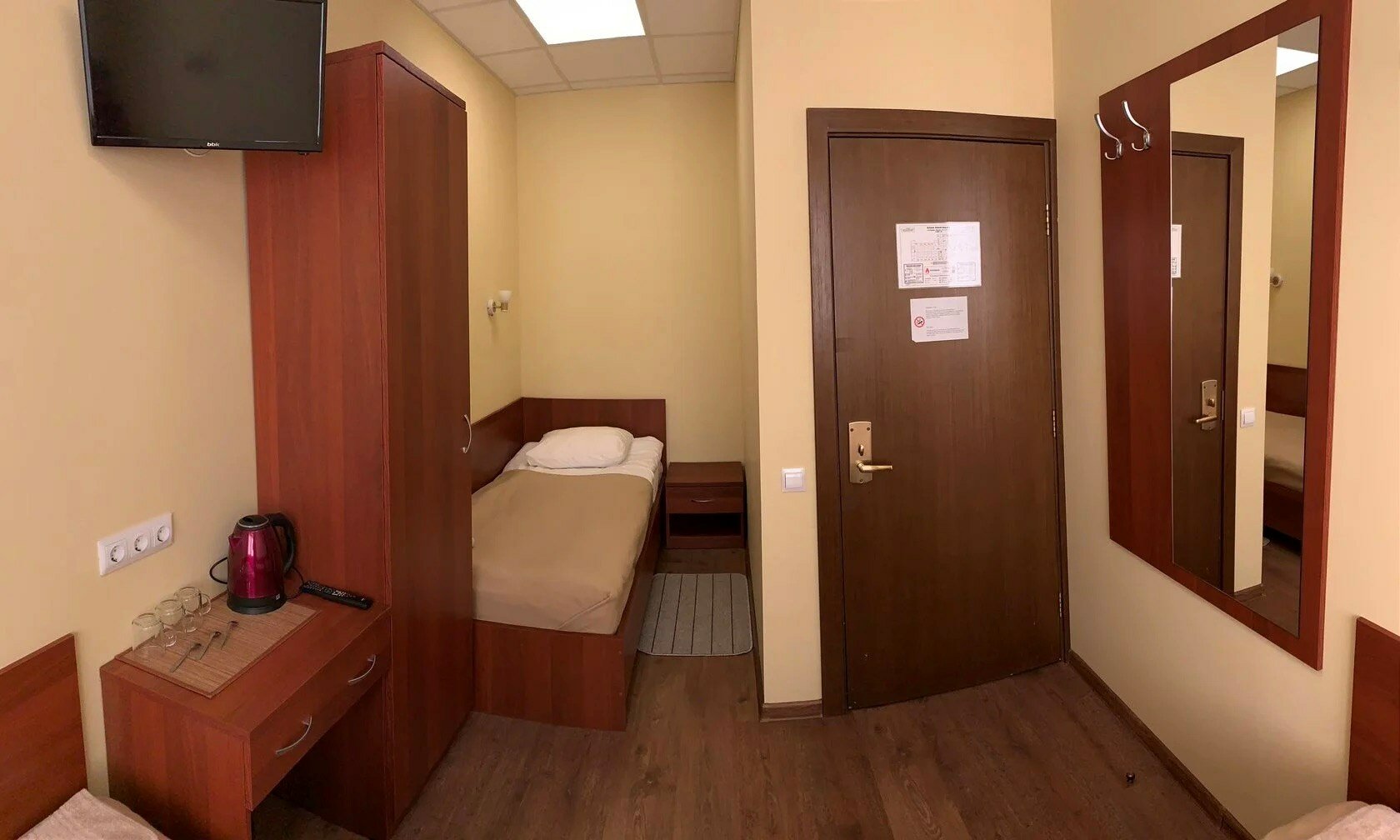 Трехместный номер с общей ванной комнатой