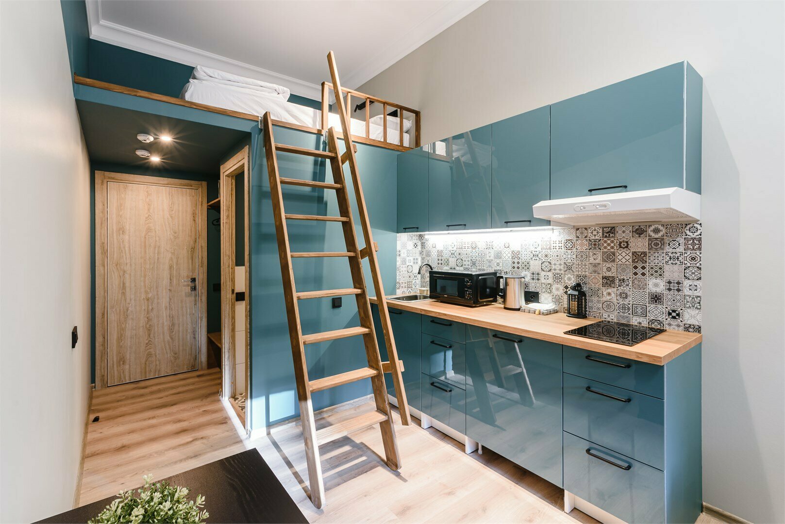 Трехместный номер с собственной ванной комнатой