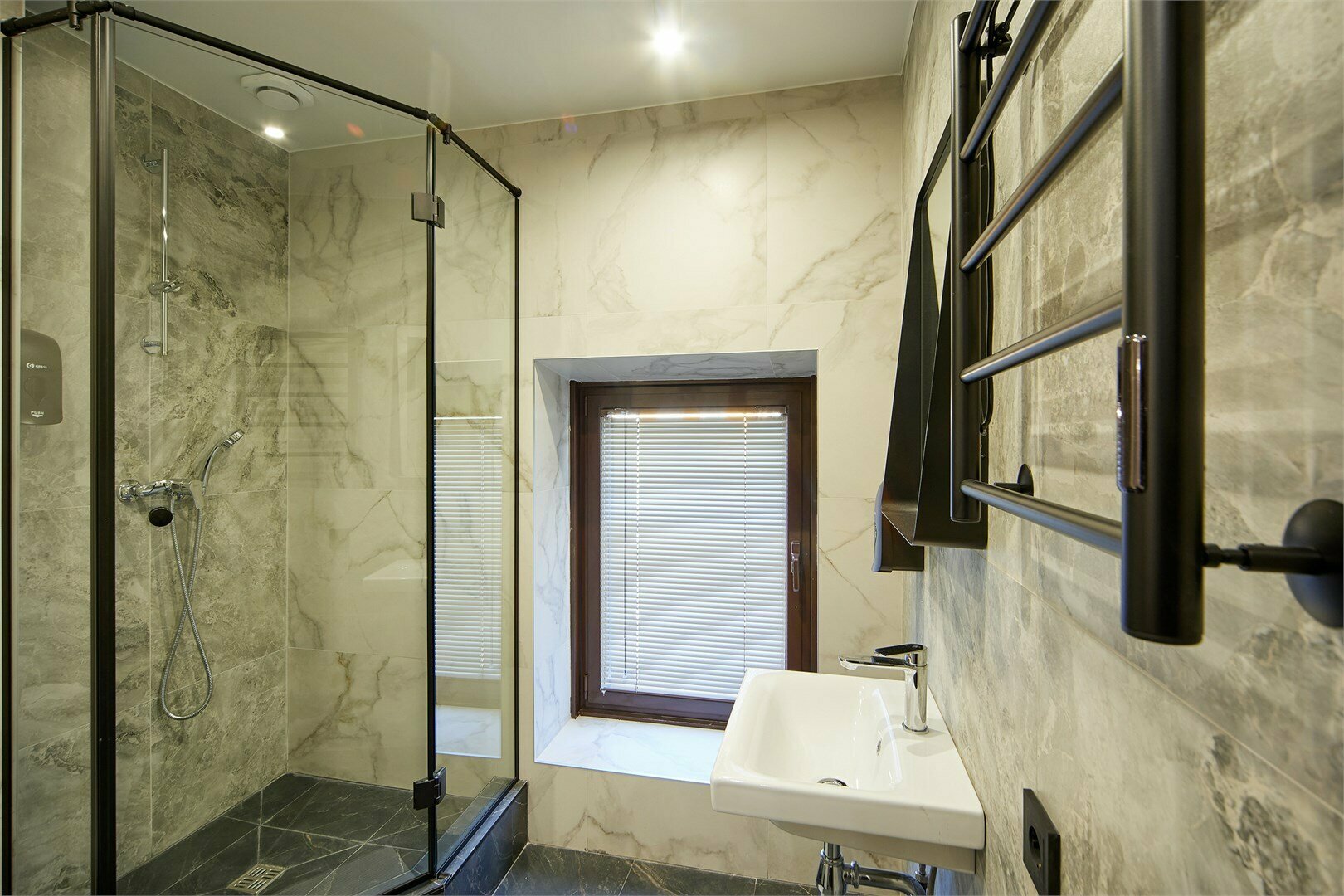 Четырехместный номер с общей ванной комнатой