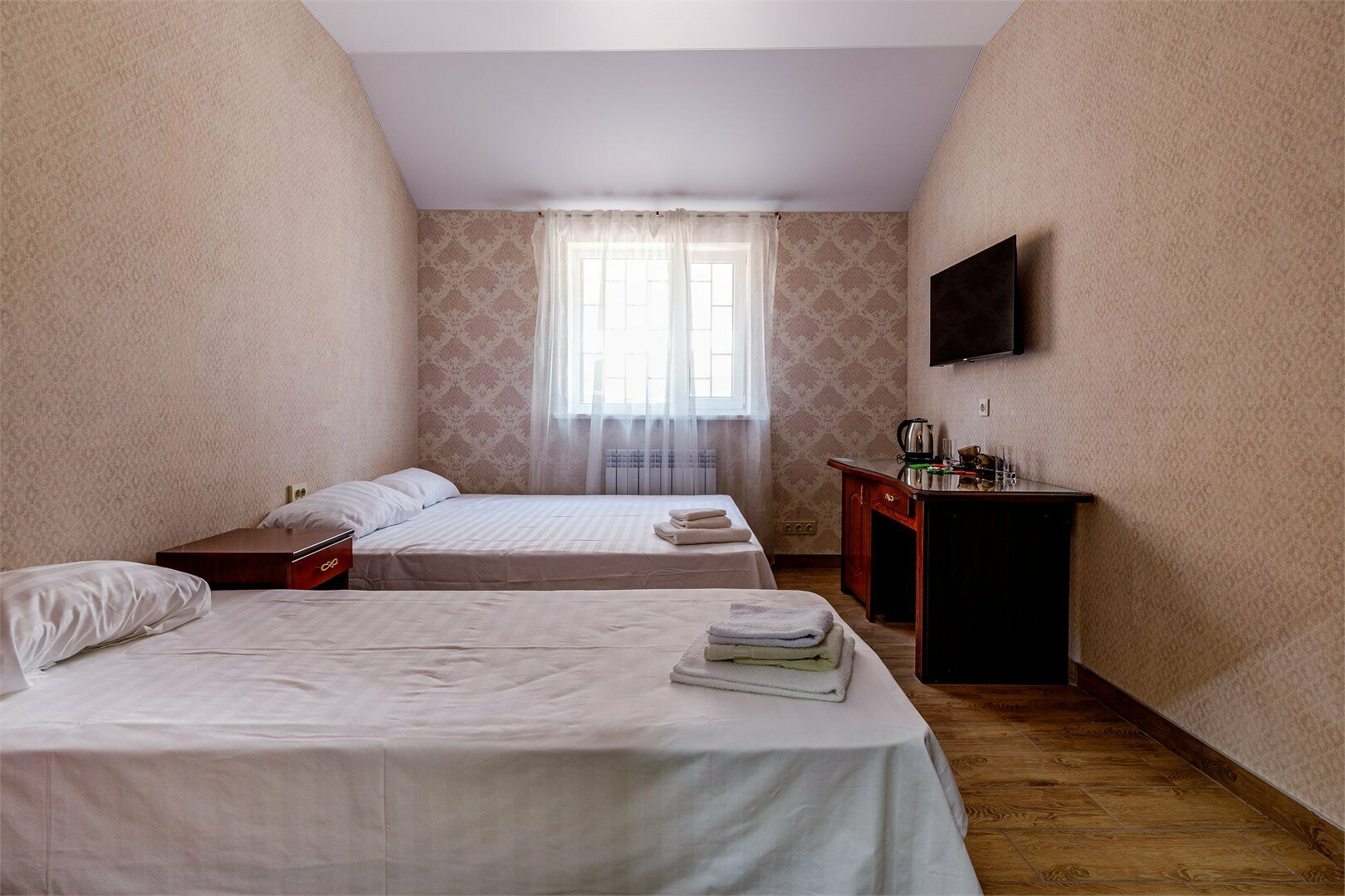 2ой Корпус 2х комнатный 5х местный Стандарт 2 двуспальные кровати + 1 раздельная кровать.