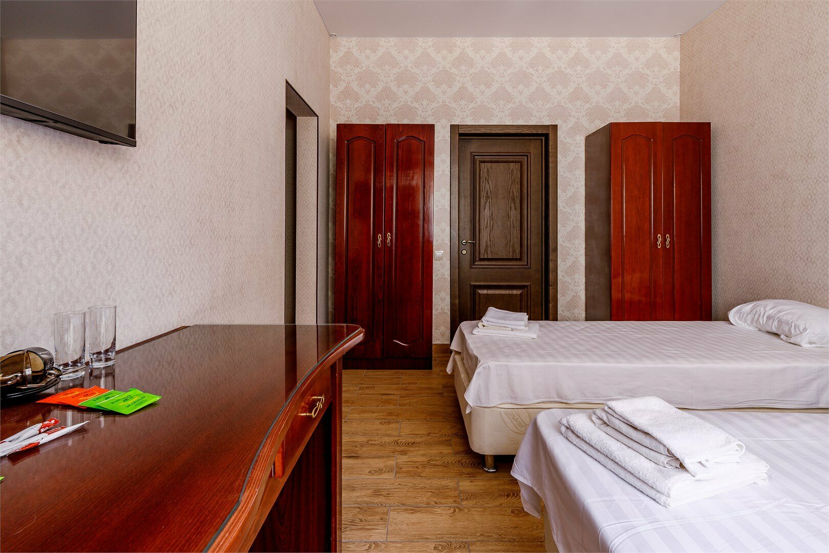 2ой Корпус 2х комнатный 5х местный Стандарт 2 двуспальные кровати + 1 раздельная кровать.