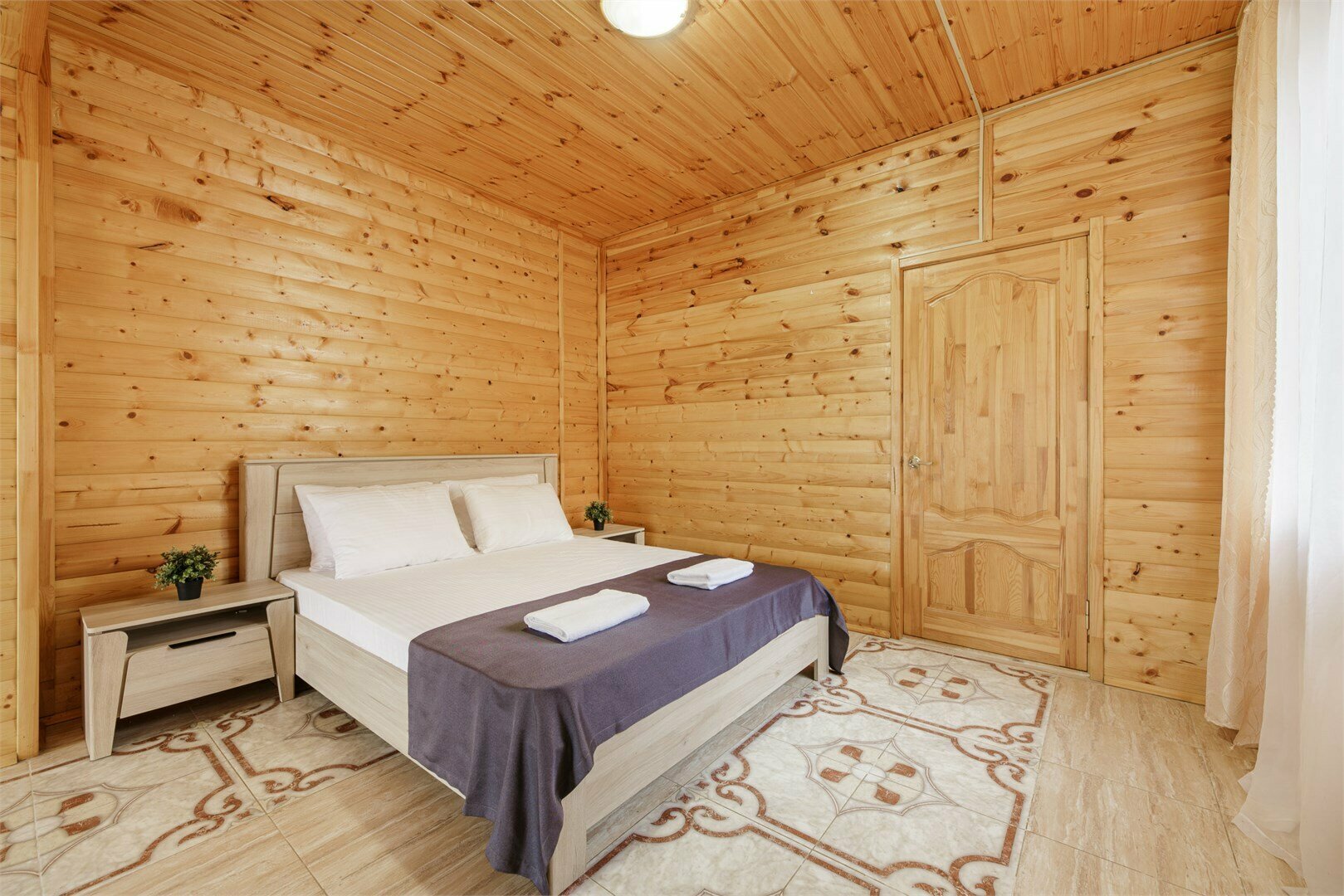 2-х местный у бассейна