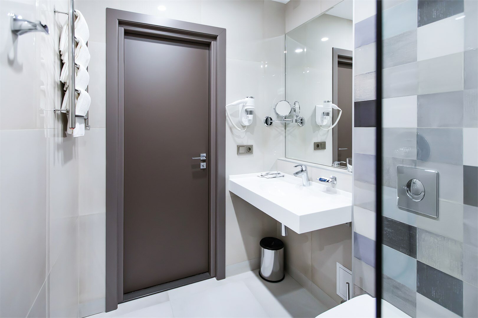 Номер стандарт улучшенный с одной двуспальной кроватью