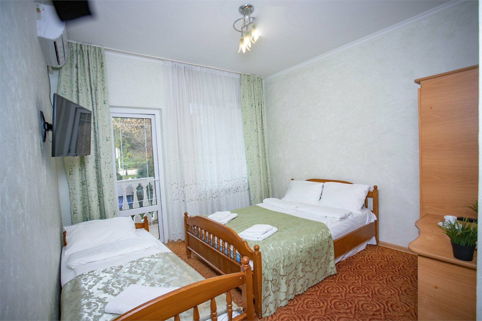 трехместный