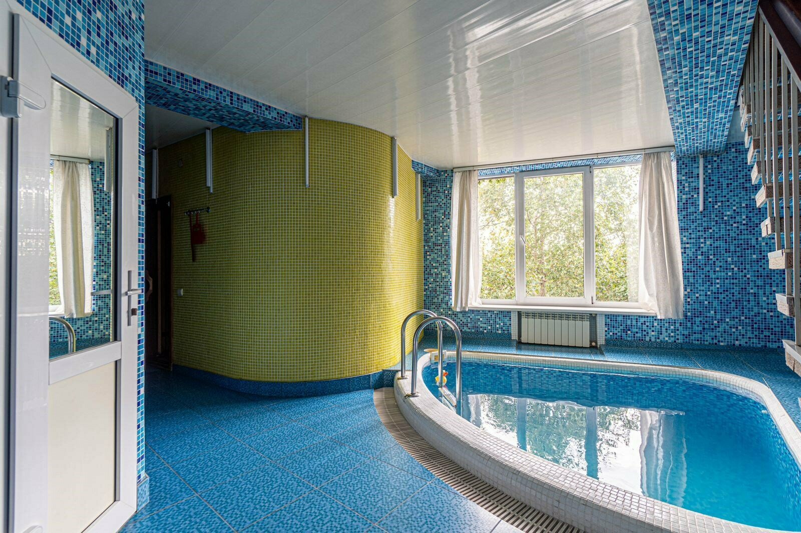 «Дуплекс» с сауной и бассейном 103