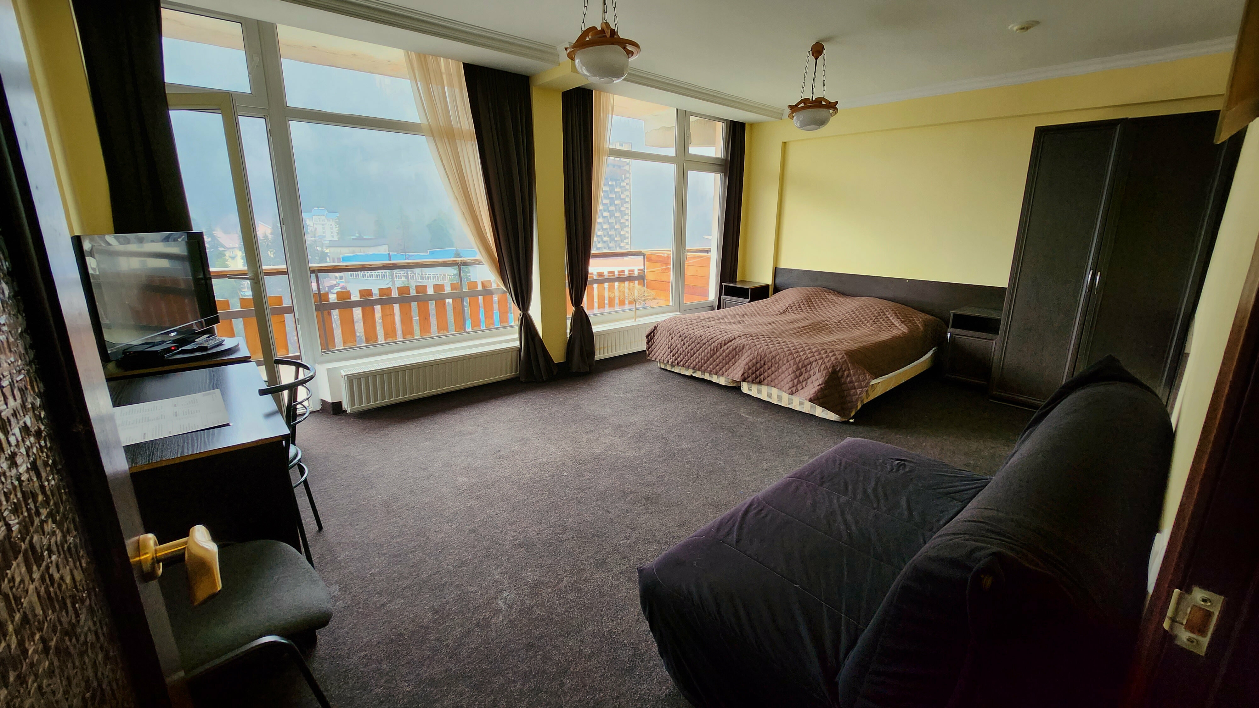 Семейный номер с балконом